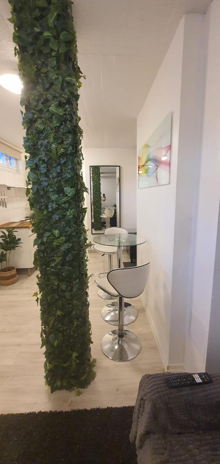 Beautiful Basement Apartment, Very Private And Close To The Metro Stockholm Eksteriør billede