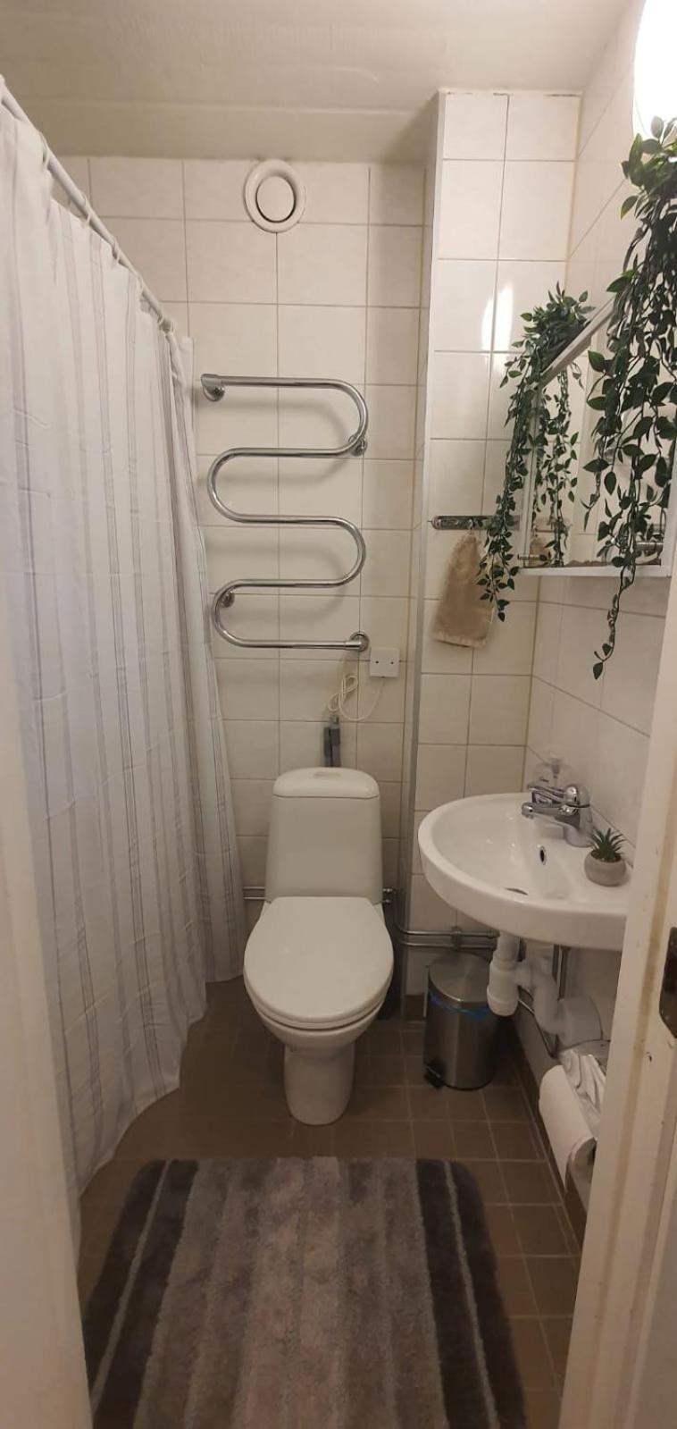 Beautiful Basement Apartment, Very Private And Close To The Metro Stockholm Eksteriør billede