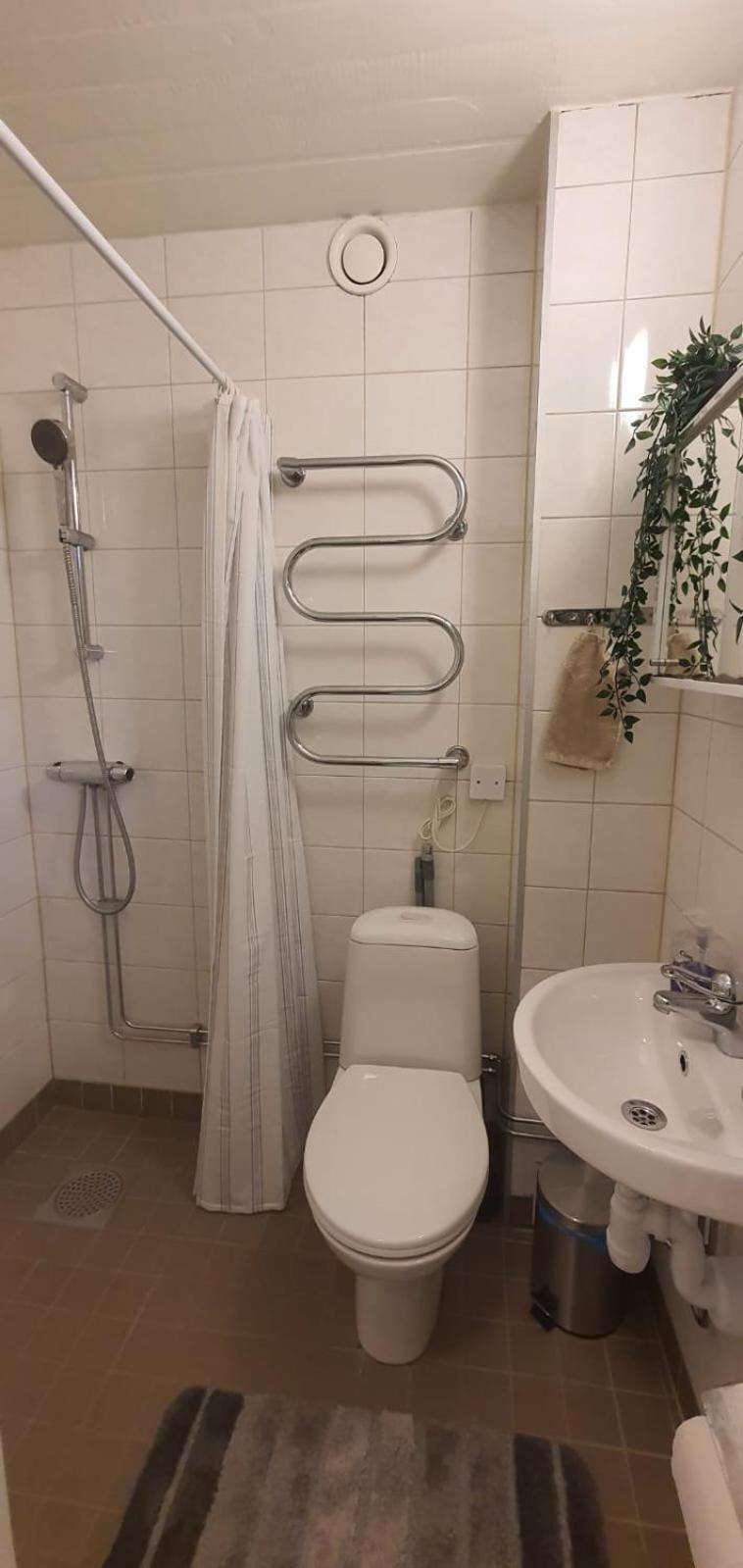 Beautiful Basement Apartment, Very Private And Close To The Metro Stockholm Eksteriør billede
